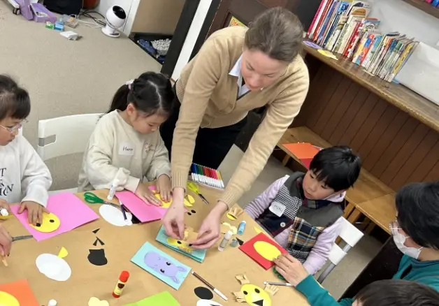 英語でアートキッズアートクラス